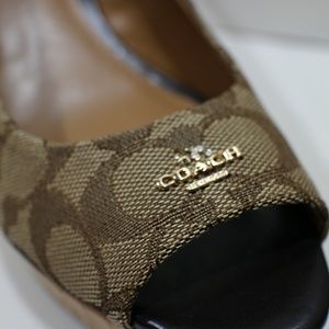 COACH FERRY WEDGE HEELS 7.5B